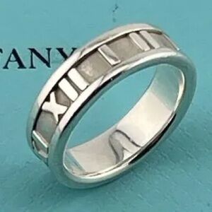💐HP💐 Tiffany’s Silver Roman Numeral Ring